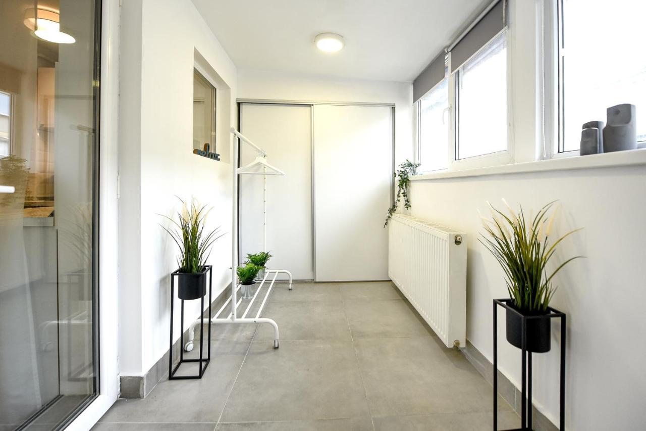 Spacious 1Br In The City Center - Amazing For Extended Stays Bucharest Exterior photo